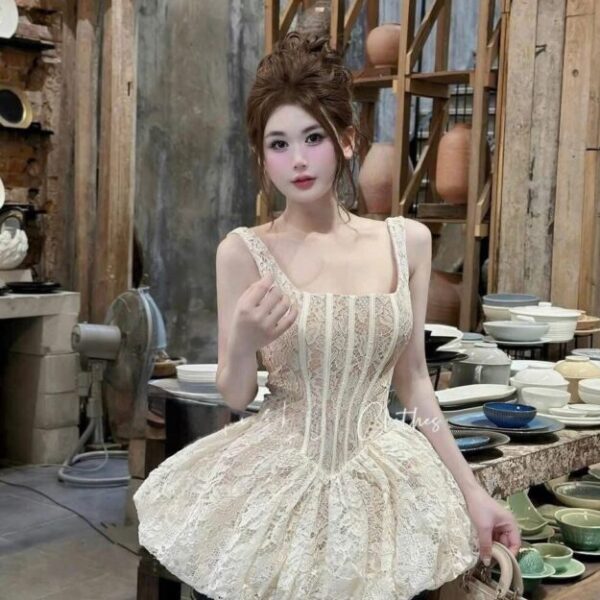 ຊຸດກະໂປ່ງສັ້ນເເຂນກ້າມ